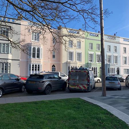 Grand 2 Bed Georgian Apartment At Florence House With King Bed, In The Heart Of Herne Bay & 300M From Beach Eksteriør billede