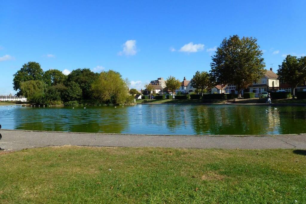 Grand 2 Bed Georgian Apartment At Florence House With King Bed, In The Heart Of Herne Bay & 300M From Beach Eksteriør billede