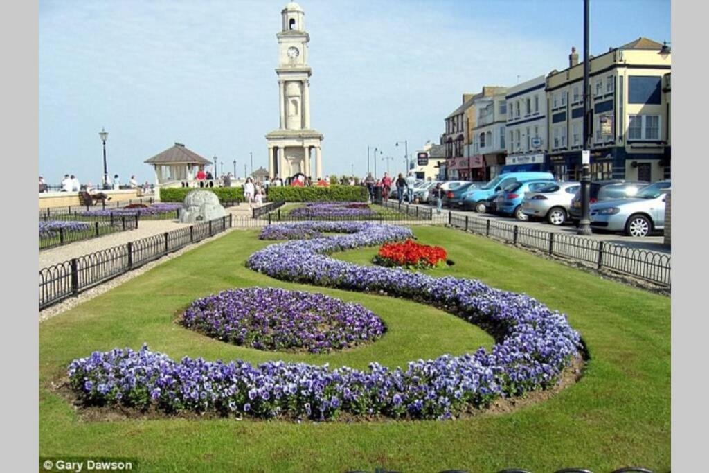 Grand 2 Bed Georgian Apartment At Florence House With King Bed, In The Heart Of Herne Bay & 300M From Beach Eksteriør billede