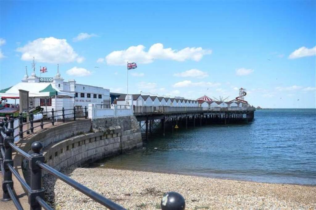 Grand 2 Bed Georgian Apartment At Florence House With King Bed, In The Heart Of Herne Bay & 300M From Beach Eksteriør billede