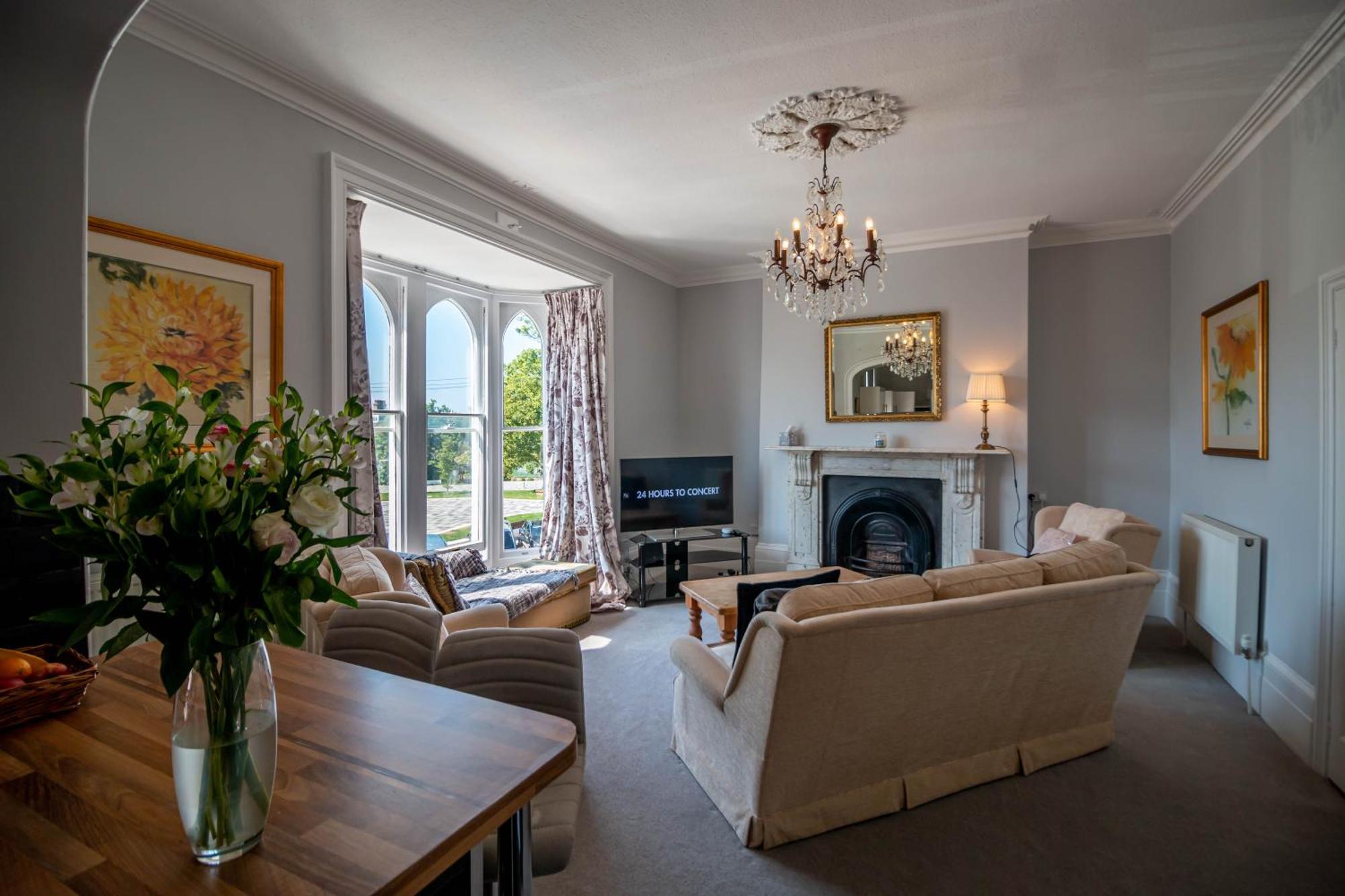 Grand 2 Bed Georgian Apartment At Florence House With King Bed, In The Heart Of Herne Bay & 300M From Beach Eksteriør billede