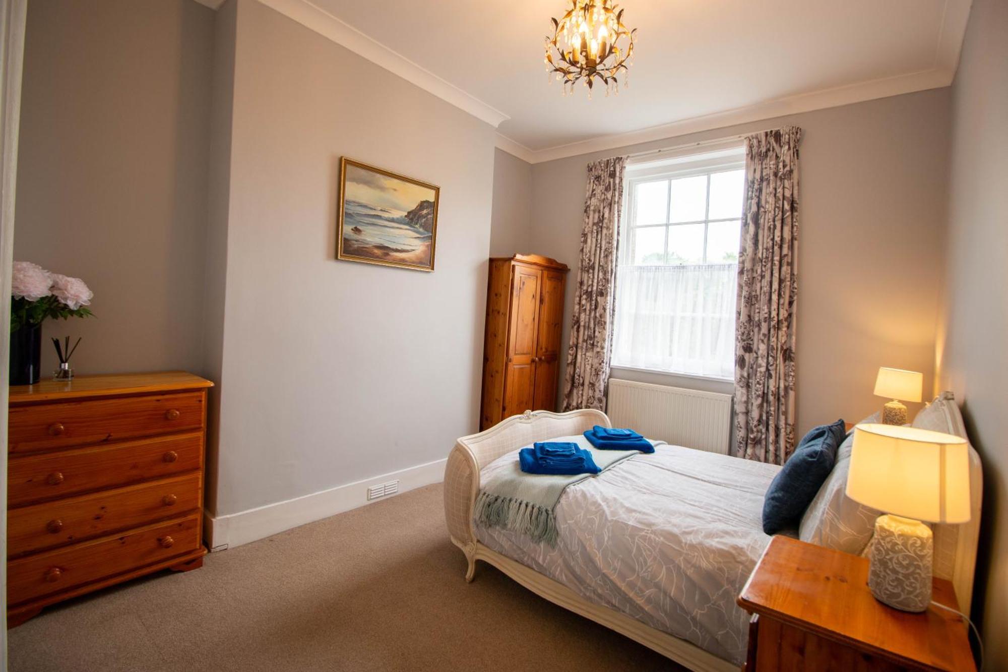 Grand 2 Bed Georgian Apartment At Florence House With King Bed, In The Heart Of Herne Bay & 300M From Beach Eksteriør billede